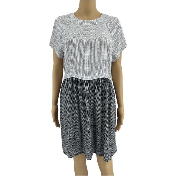 Lorena Rose US 10 Gray Chevron Stripe Short Sleeve Zip Knee Length A Line Dress - Picture 1 of 8
